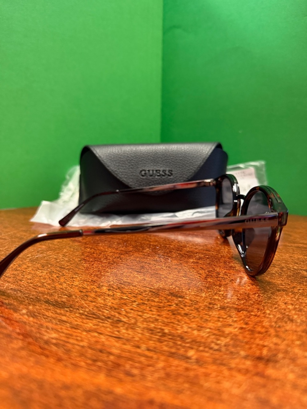 GUESS Tortoiseshell Round Sunglasses - Dark Blue Lenses - Picture 3 of 4